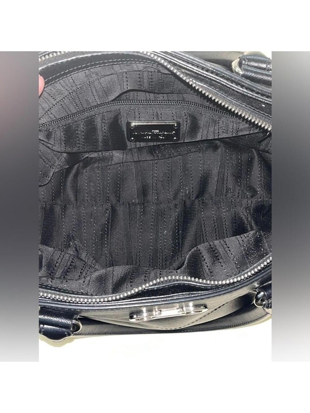 Salvatore Ferragamo Gancini Shoulder Bag GG-21D940 Black Leather - Picture 12 of 14